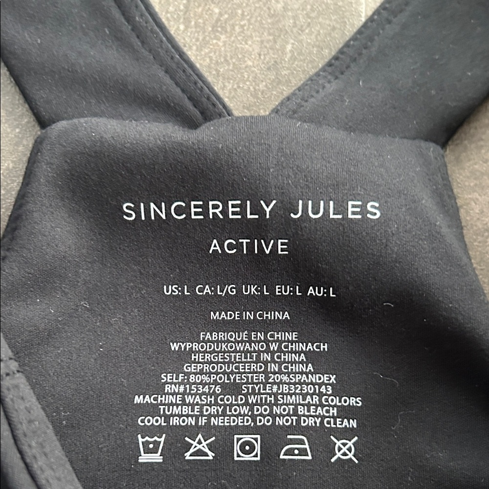 Sincerely Jules Active black tank - Picture 2 of 7